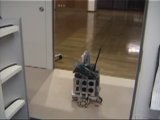 『遠隔メンテナンスのための移動ロボットを用いた点検システムの構築:ロボットが施設内を自律走行する様子』